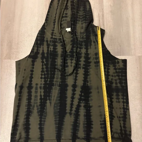 Torrid Green Sleeveless Tank Top with Tie-Dye Pattern - Picture 3 of 6